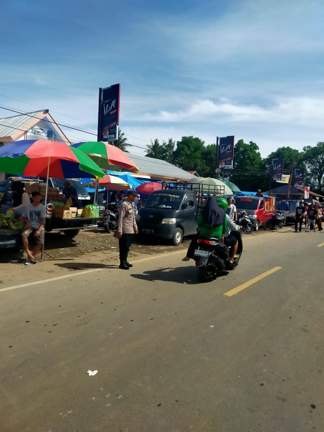 
 Polsek Cina Tingkatkan Pelayanan Masyarakat Melalui Pengamanan di Pasar Cina