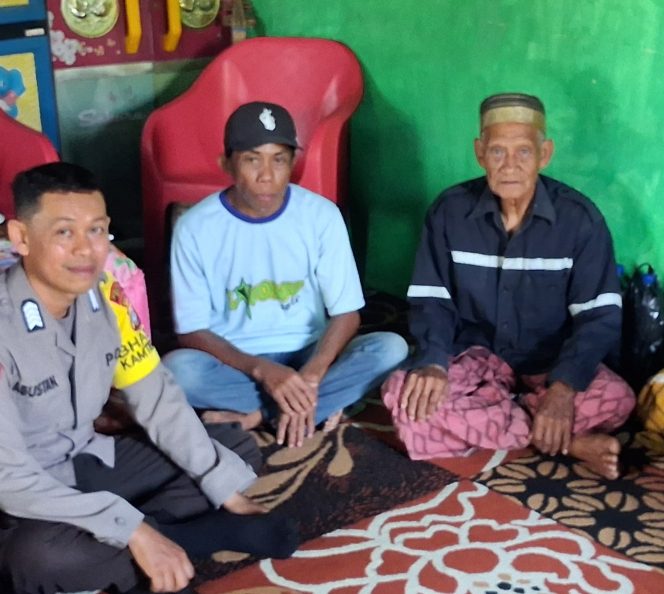 
 Jalin Komunikasi, Bhabinkamtibmas Hadir di Tengah Warga Desa Binaan