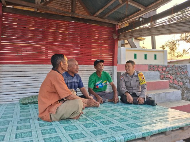 
 Jaga Kampung dari Pos Kamling, Bhabinkamtibmas Perkuat Ketahanan Kamtibmas Desa Opo