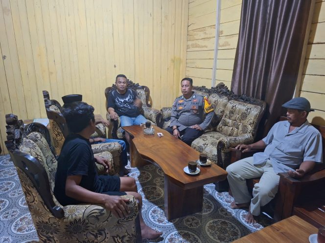 
 Bhabinkamtibmas Bripka Arman Silaturahmi dengan Tokoh Masyarakat, Ajak Jaga Kamtibmas