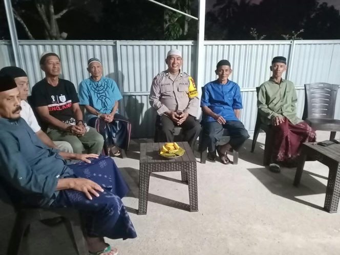 
 Bhabinkamtibmas, Aiptu Mustamin, Jalin Silaturahmi, Bersama Jamaah, Masjid, Nurul Iman,
