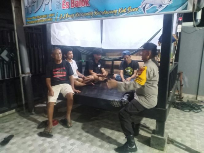 
 Bhabinkamtibmas, Aiptu Mustamin, Laksanakan, Pembinaan, Satkamling, di Dusun Palenreng,