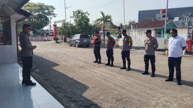 
 Awali Hari dengan Kesiapsiagaan, Polsek Ajangale Gelar Apel Pagi