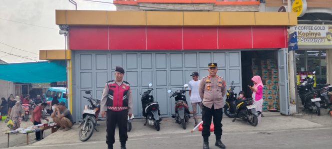 
 Kapolsek Ulaweng, Pimpin Pengamanan, dan Pengaturan, Arus Lalu Lintas, di Depan Pasar, Tradisional, Tacipi,