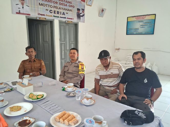 
 Bhabinkamtibmas Sambangi Kantor Desa, Perkuat Sinergi Kamtibmas