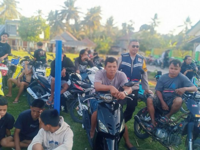 
 Bhabinkamtibmas, Aiptu Mustamin, Laksanakan, Pengamanan, Pertandingan, Bola Voli Putri, di Desa, Lilina Ajangale,