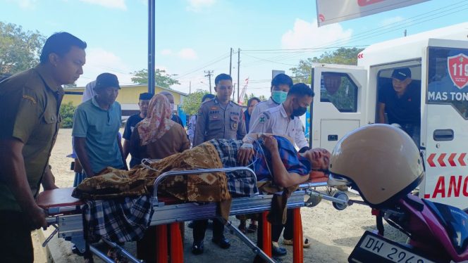 
 DATANGI TKP LAKA LANTAS BRIGPOL AHMAD  POLSEK TONRA  TITIP PESAN KAMTIBMAS ,INI TUJUANNYA