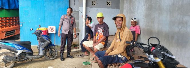 
 Kanit Binmas Lakukan Sambang ,Untuk Jaga Situasi Kamtibmas Polsek Tonra , Polres Bone