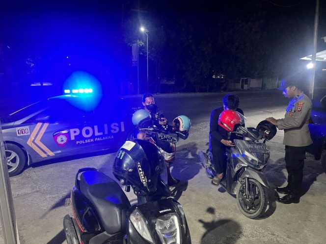
 ‎Pantau situasi di malam hari,Personil Polsek palakka laksanakan Patroli demi Kamtibmas yang kondusif