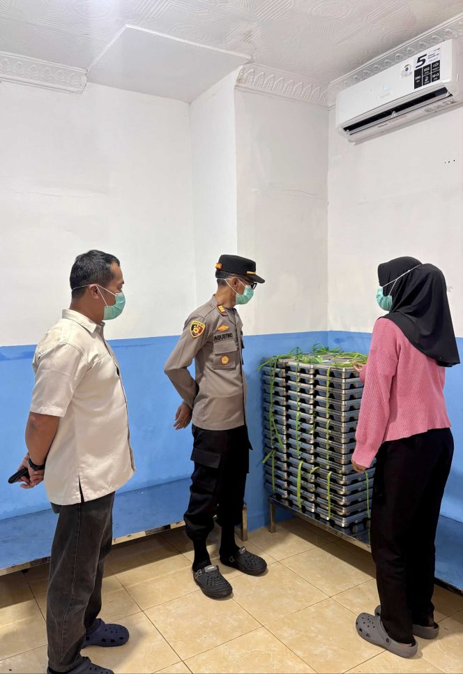 
 Kapolsek Mare Polres Bone Cek dan Monitoring Penyaluran Makan Bergizi Gratis SPPG Wilayah Kecamatan Mare