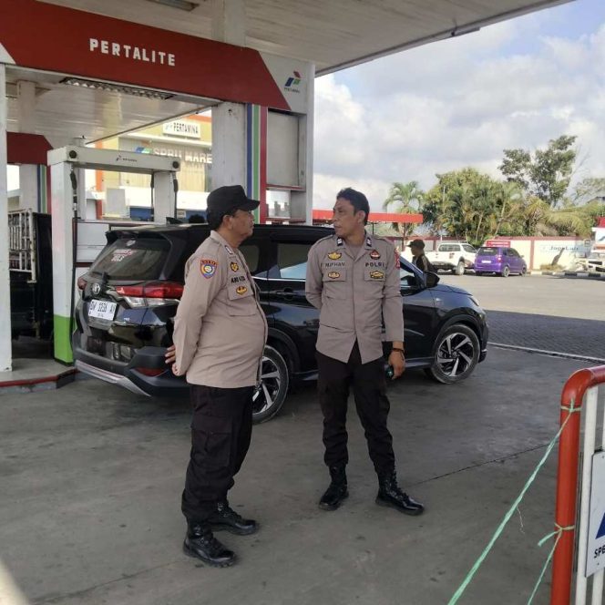 
 Polsek Mare Laksanakan Patroli dan Pengamanan Antrean BBM Bersubsidi