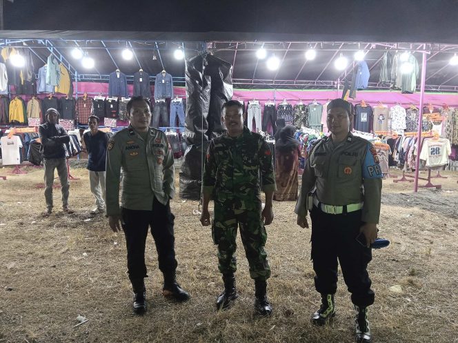 
 Polsek Mare Gandeng Koramil Mare Laksanakan Pengamanan Pasar Malam, Wujudkan Situasi Aman dan Kondusif