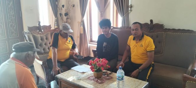 
 Aiptu Jamal Kanit Binmas Lakukan Sambang ,Untuk Jaga Situasi Kamtibmas Polsek Tonra , Polres Bone