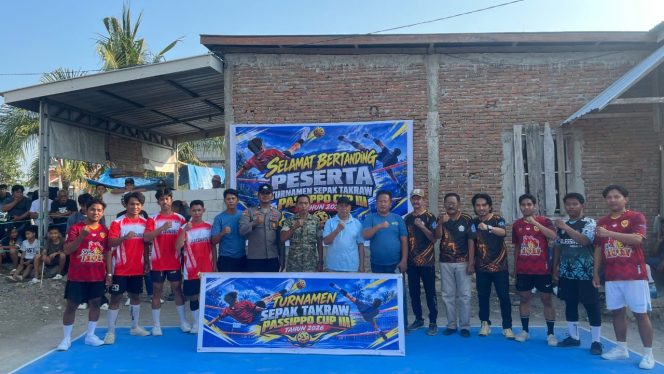 
 Bhabinkamtibmas Hadiri Pembukaan Turnamen Sepak Takraw di Desa Pasippo, Pastikan Kegiatan Berjalan Lancar