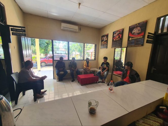 
 Kanit Reskrim Polsek Tonra ,Mediasi  Warga, Guna Cegah Kriminalitas, Polres Bone
