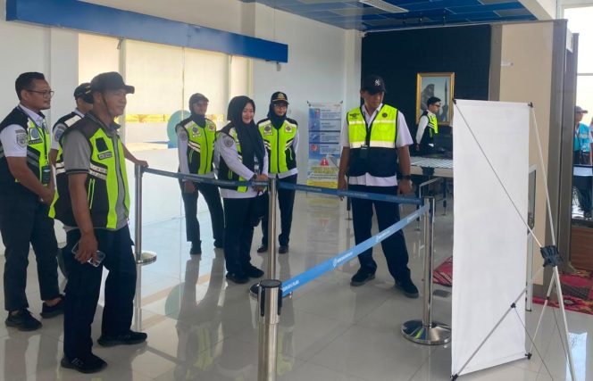 
 ‎Bhabinkamtibmas Polsek Awangpone Hadiri Audit Keamanan Penerbangan di Bandara Arung Palakka