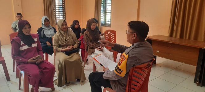 
 Bhabinkamtibmas Desa Lampoko Imbau Ibu TP PKK Tingkatkan Pengawasan Anak dan Cegah Kebakaran