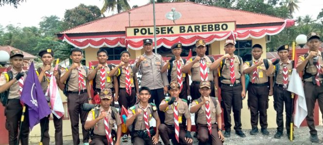 
 Polsek Barebbo Terima Kunjungan Pramuka SMA 3 Bone dalam Kegiatan Long March Tapak Merah