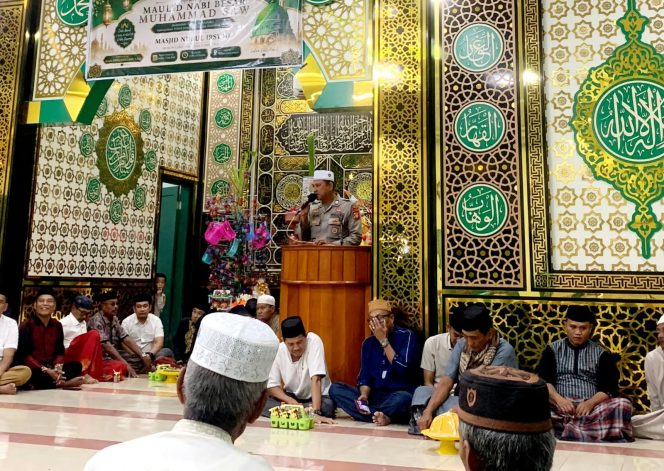 
 Kanit Binmas Polsek Barebbo Sampaikan Sambutan pada Peringatan Maulid Nabi Muhammad SAW di Masjid Nurul Irsyad