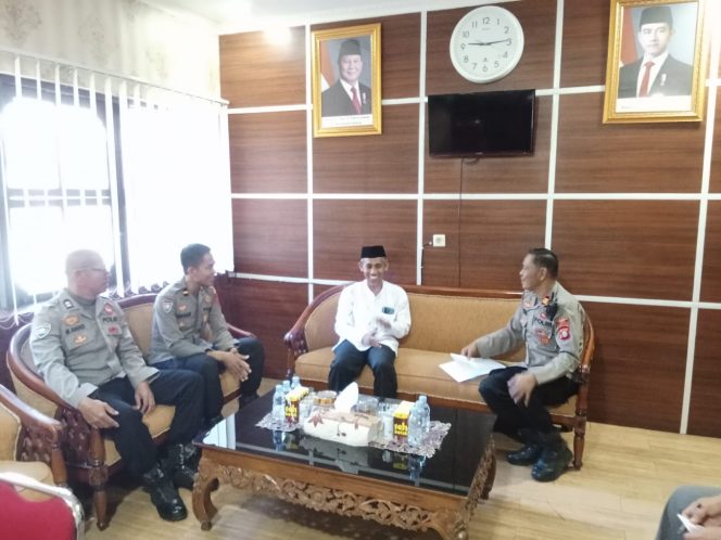 
 Kasat Binmas Polres Bone Silaturahmi dan Koordinasi dengan Pimpinan Pondok Pesantren Al-Junaidiyah Biru