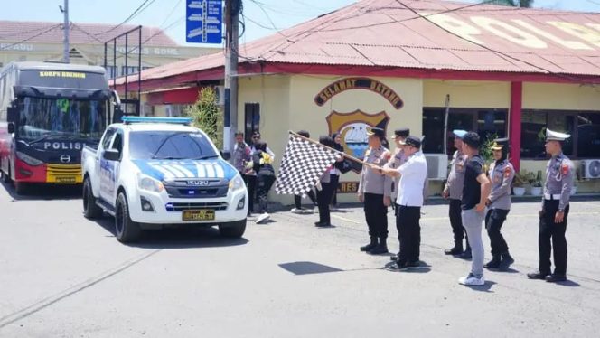 
 Wali Bupati Bone Lepas Kontingen Pocil Binaan Satlantas Polres Bone Ikuti Grand Final Di Makassar