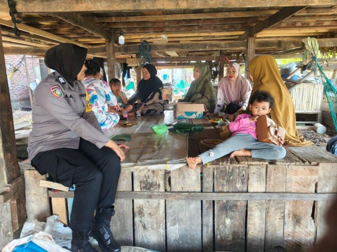 
 Bhabinkamtibmas Polsek Barebbo Laksanakan DDS, Imbau Warga Waspada Kebakaran