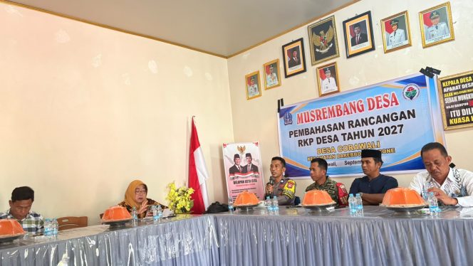 
 Bhabinkamtibmas Polsek Barebbo Hadiri Musrenbang Desa Corawali, Bahas Rancangan RKP Desa