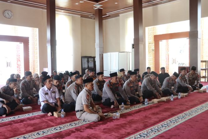 
 Perkuat Mental dan Spiritual, Polres Bone Ikuti Pembinaan Rohani Bersama Kapolri dan Gus Baha