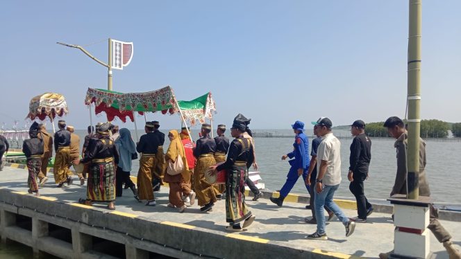 
 Personel Satpolairud Polres Bone Melaksanakan Pengamanan Festival Maritim Lampu Toa’e Pada Acara GAU MARAJA 2026