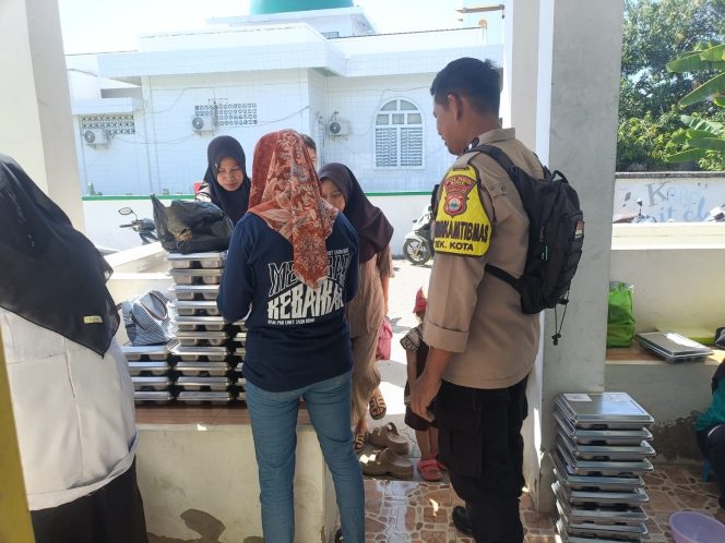 
 Bhabinkamtibmas Hadir di Tengah Penyaluran MBG, 253 Ibu Hamil dan Menyusui Terima Manfaat