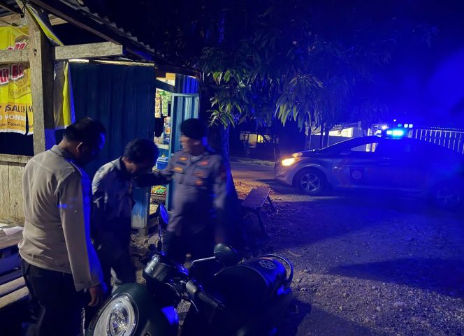 
 Polri Hadir Beri Rasa Aman, Personel Polsek Tanete Riattang Tangani OTK di Waetuo