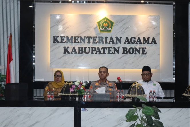 
 Polres Bone dan Kemenag Perkuat Komitmen Wujudkan Pesantren dan Madrasah Ramah Anak