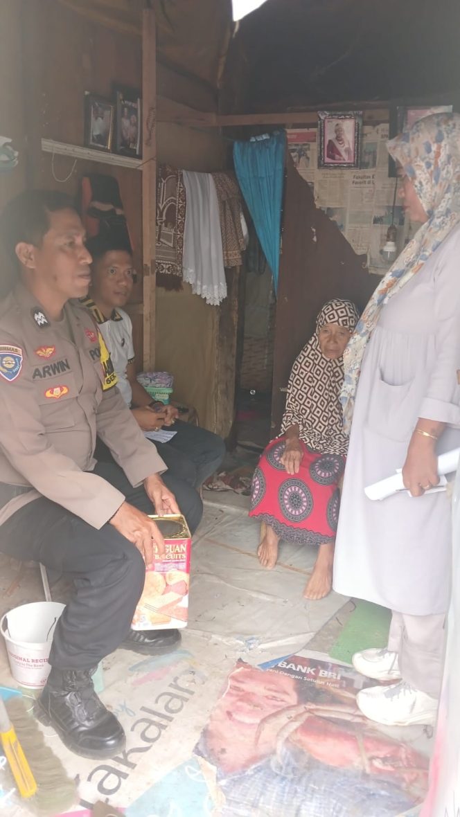 
 Tak Menunggu Ada Masalah, Aiptu Arwin Rutin Sambangi Warga di Wilayah Binaan