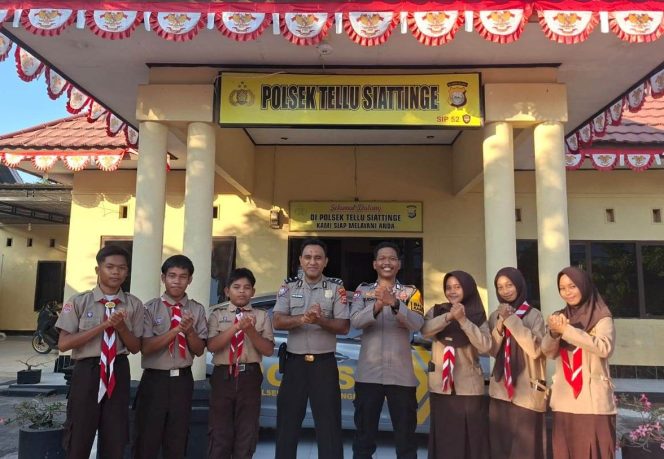 
 Pelayanan Prima, Polsek Tellu Siattinge Terima Kunjungan Pelajar Dalam Rangka Wawancara