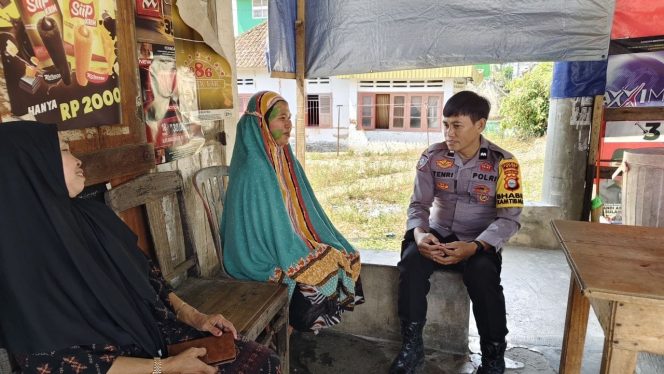 
 Polri Hadir Menyapa Warga, Bhabinkamtibmas Polsek Tanete Riattang Perkuat Komunikasi dan Silaturahmi