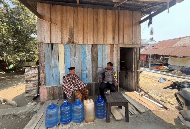 
 Datang Langsung ke Rumah Warga, Bhabinkamtibmas Perkuat Keamanan dari Lingkungan Terkecil