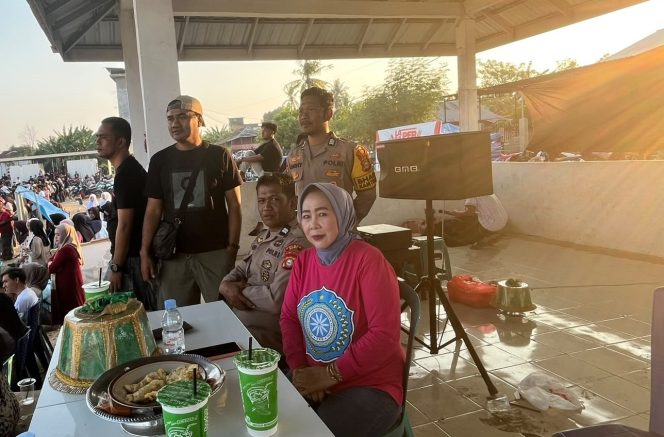 
 Aiptu H. Sulihim Hadir Menjaga Keamanan Selama Pertandingan Mini Soccer di Desa Lamuru