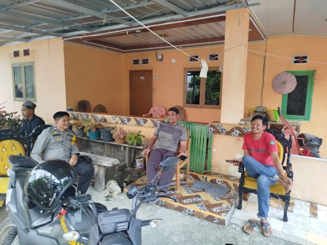 
 Bhabinkamtibmas Sambang di Desa Binaan, Bangun Kemitraan dan Kedekatan Langsung dengan Masyarakat