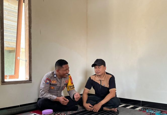 
 Sambang Rutin Brigpol Rudianto, Wujud Kepedulian Bhabinkamtibmas Terhadap Keamanan Desa