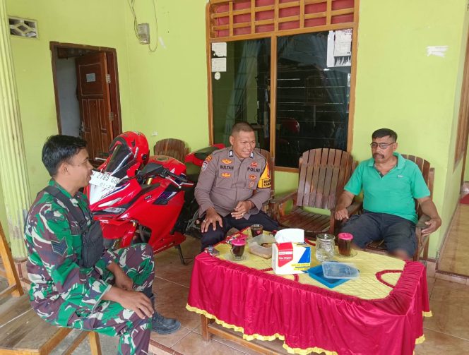 
 Sambang Bersama Babinsa, Brigpol Sultan Temui Warga dan Membangun Komunikasi Seputar Kamtibmas di Desa Binaan