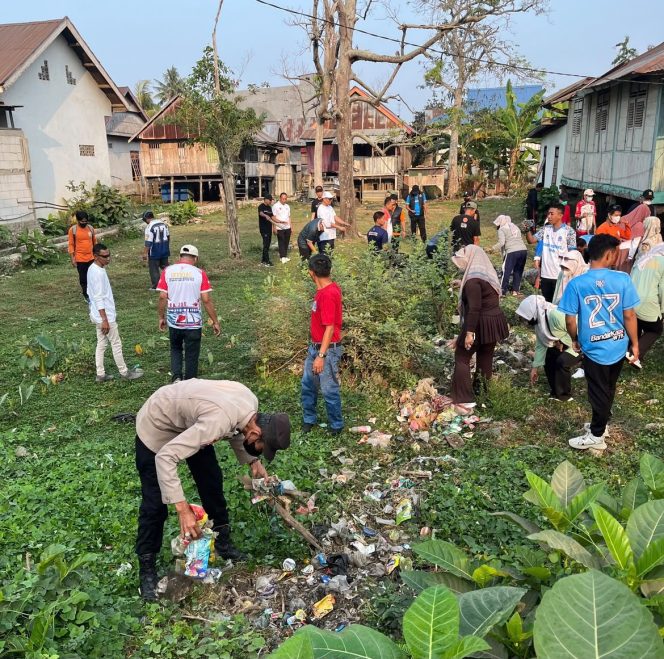 
 Wujudkan Kepedulian terhadap Lingkungan, Aiptu Baso Halim Turun Langsung dalam Kerja Bakti Bersama Unsur Pemerintahan