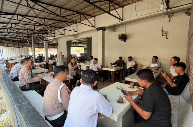 
 Polsek Tanete Riattang Gelar Kegiatan Polisi Kumpul dengan Masyarakat,