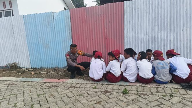 
 Melakukan Kunjungan, Bripka Idrus Memberikan Imbauan dan Motivasi Kepada Pelajar Sekolah Dasar