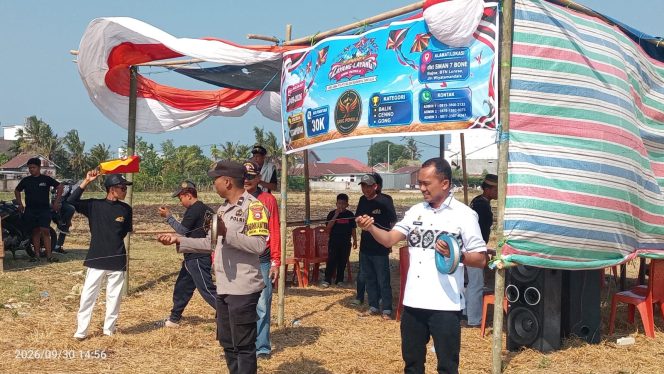 
 Turnamen Layang-Layang Sang Pemula Dimulai, Bhabinkamtibmas Hadir Pantau Pesta Rakyat di Lonrae