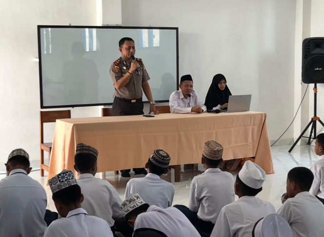 
 Polri Peduli Pelajar, Kapolsek Tanete Riattang Tanamkan Disiplin dan Karakter Positif