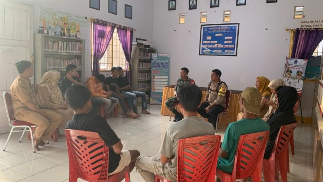 
 Cegah Konflik Meluas, Bhabinkamtibmas dan Babinsa Mediasi Perkelahian Remaja di Pallette