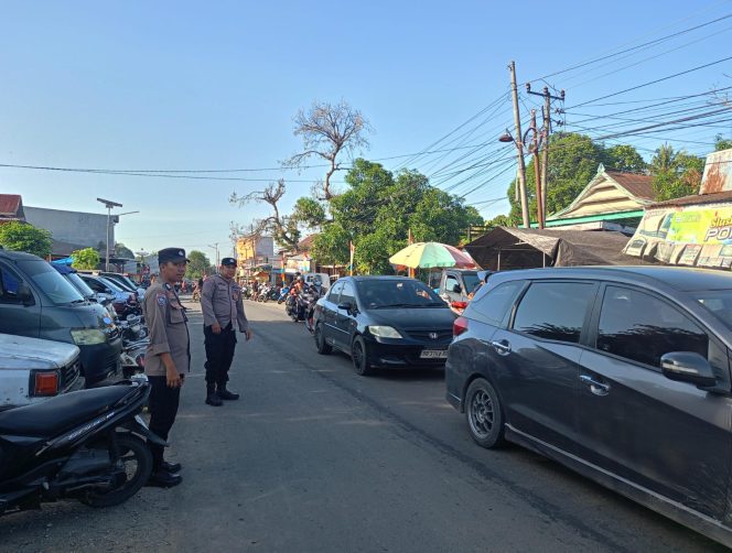 
 Kepolisian Sektor Awangpone Polres Bone Melaksanakan Pengamanan Di Pasar Paccing