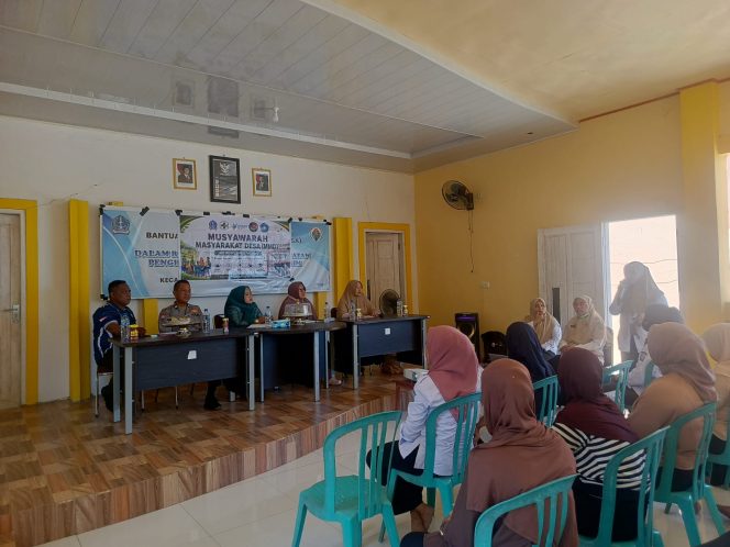 
 ‎Bhabinkamtibmas Polsek Awangpone Hadiri Musyawarah Masyarakat Desa Mappalo Ulaweng