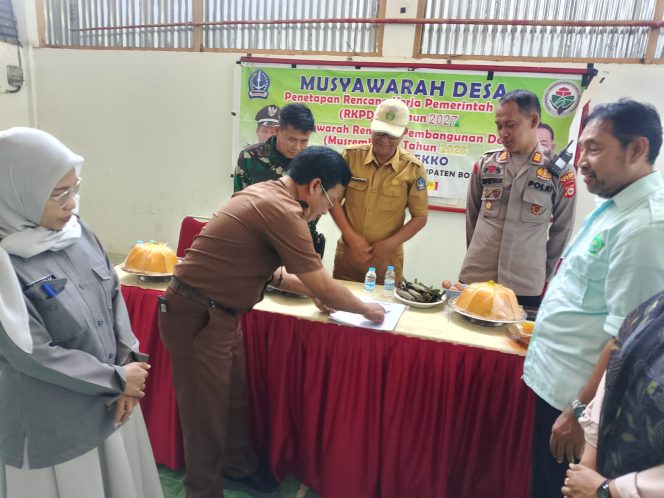 
 ‎Kapolsek Awangpone Hadiri Penetapan RKPDes Tahun 2027 di Desa Latekko