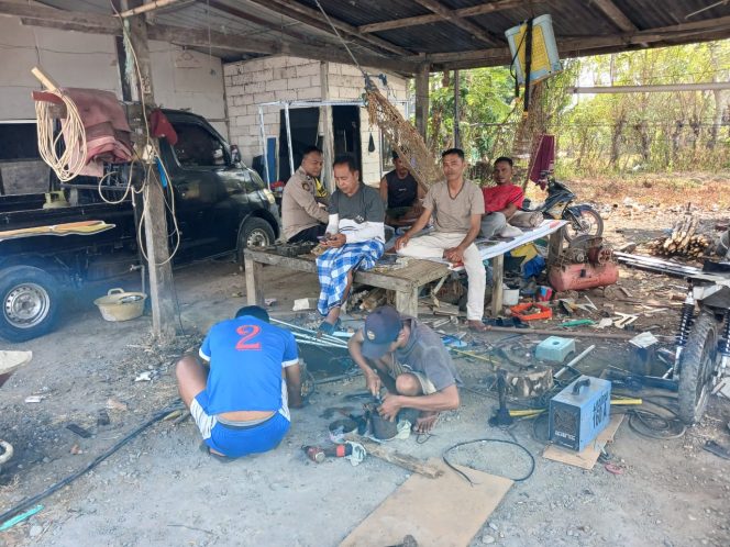 
 Bhabinkamtibmas Desa Cege Laksanakan DDS dan Sampaikan Imbauan Kamtibmas serta Pencegahan Kebakaran